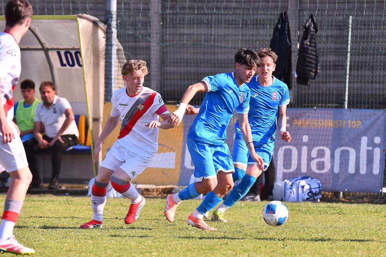 Nel 45&deg; Maggioni-Righi va a segno all'esordio la  Cremonese, che nega il bis consecutivo alla Rappresentativa Lega Pro