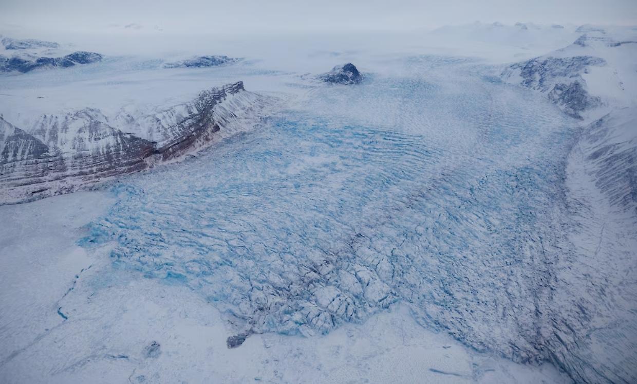 Artico, scoperti oltre 30 laghi sotto i ghiacciai: accelerano il disgelo