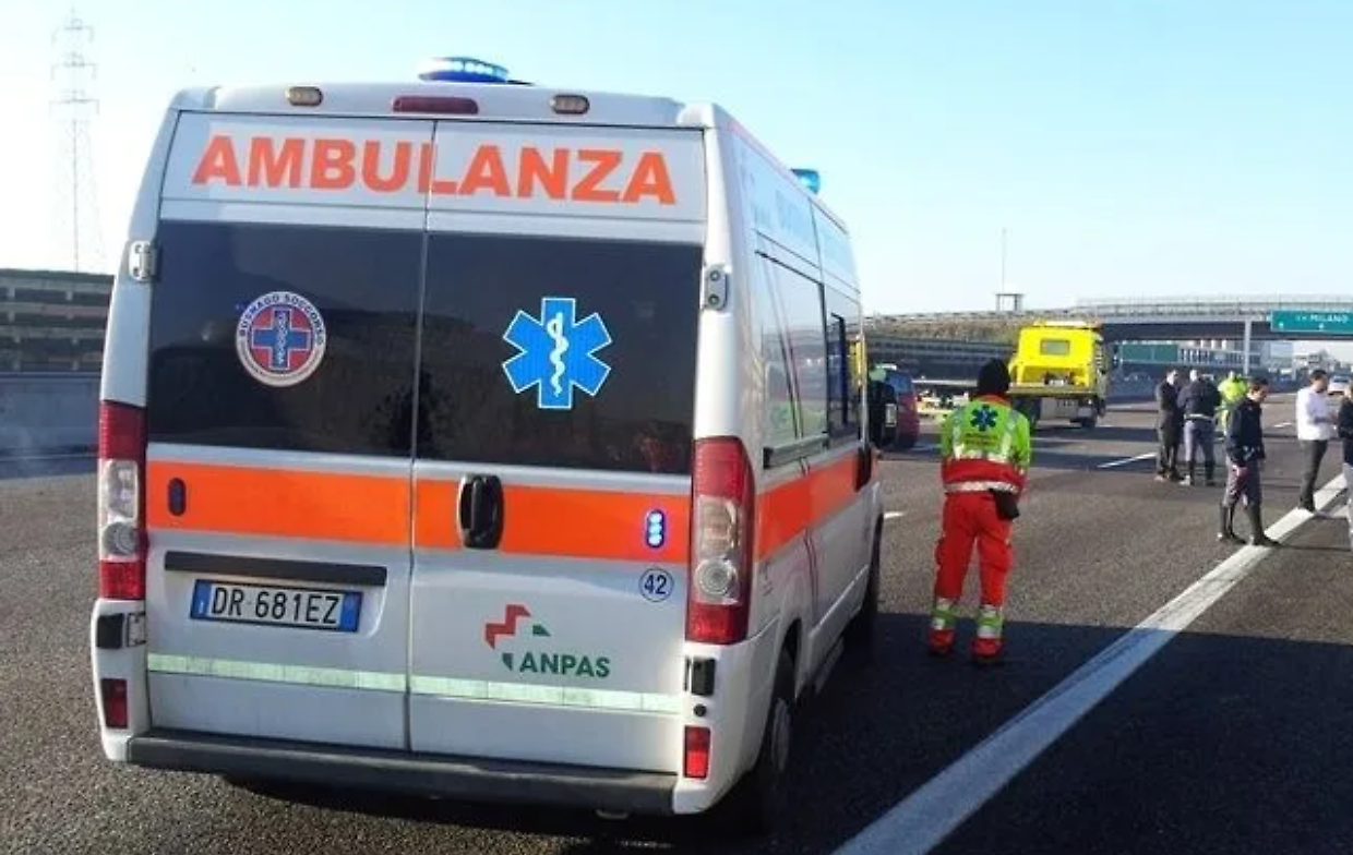 Auto si ribalta sulla statale del Lago d&rsquo;Orta: muore 41enne di Borgomanero