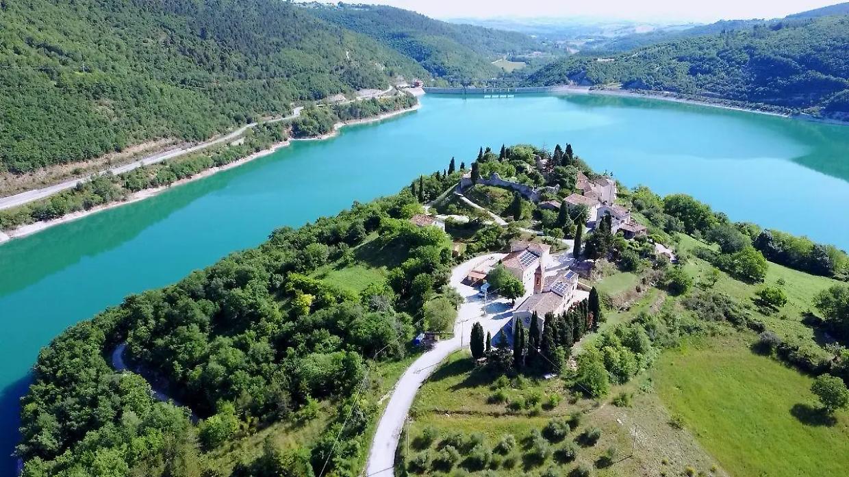 Il Borgo dei Borghi 2026: trionfa Cingoli, il Piemonte brilla con Villar San Costanzo