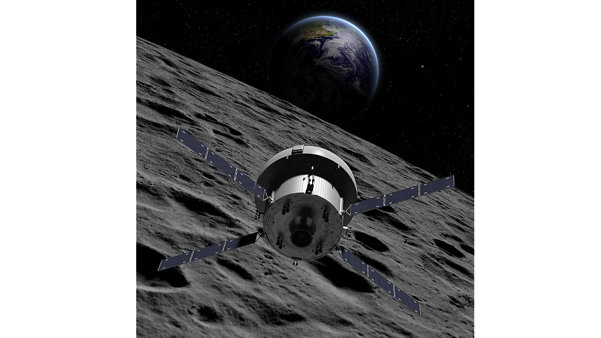 Artemis II: l'equipaggio intitola un cratere luminoso alla moglie del comandante scomparsa prematuramente