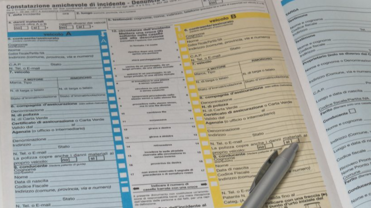 Incidenti stradali, da oggi la constatazione amichevole diventa digitale: ecco cosa cambia
