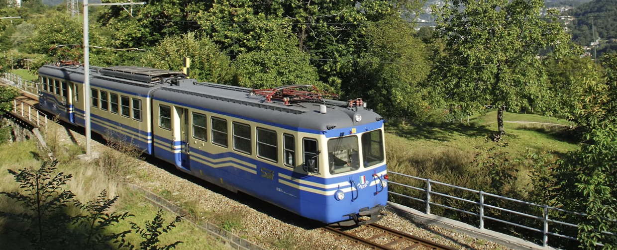 Teatro in treno tra Piemonte e Svizzera: spettacolo in viaggio sulla Vigezzina