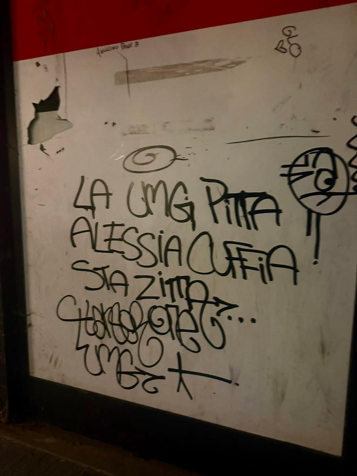 &ldquo;Sta zitta&rdquo; sulla vetrina