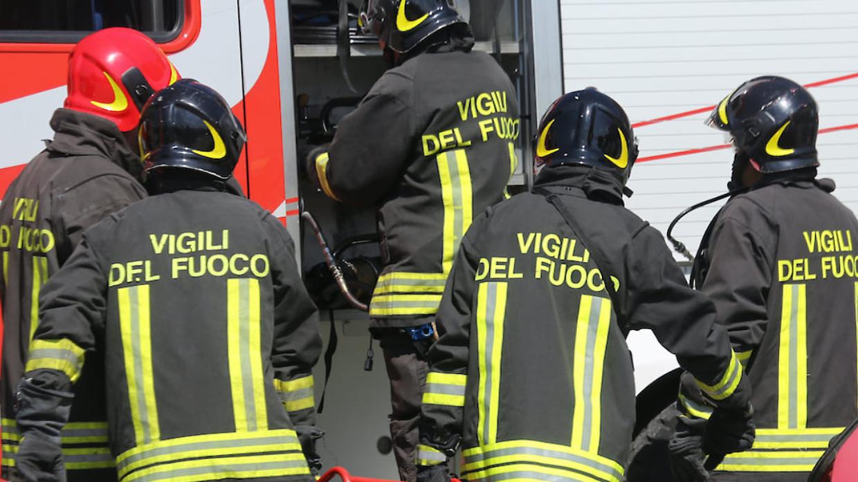 Incendio a Bardonecchia, fumo e fiamme sotto l&rsquo;A32: scatta l&rsquo;emergenza