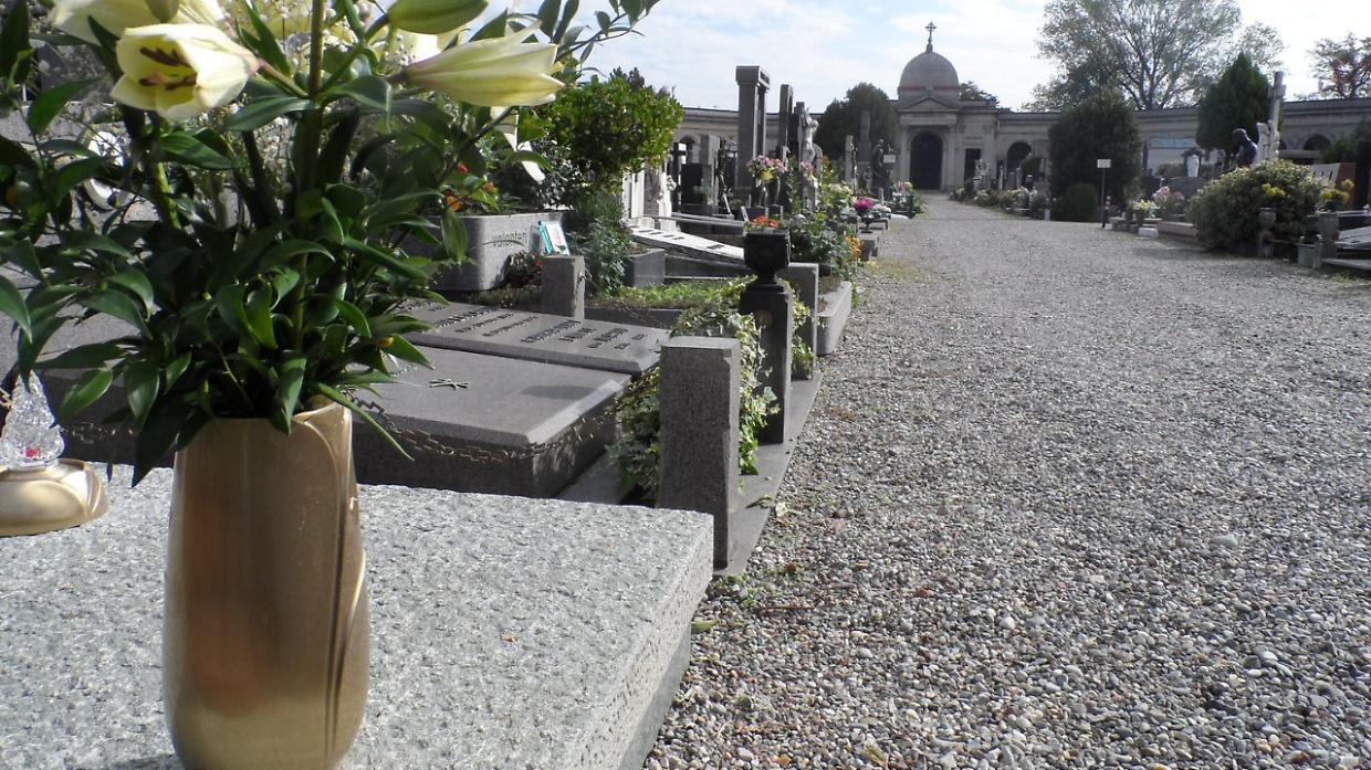 Ruba rame al cimitero e torna a riprenderlo: fermato nella notte dai carabinieri