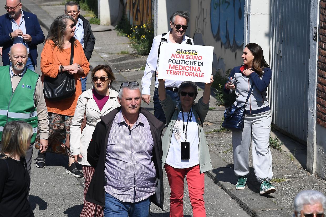 L'ex Astanteria Martini "rinasce", ma tra fischi e proteste