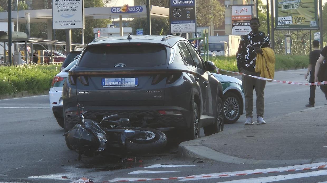Perde il controllo della moto e si schianta: morto un 25enne