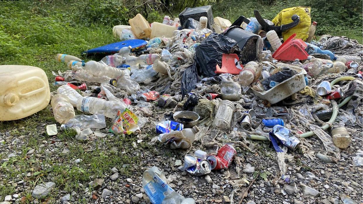 Rifiuti abbandonati, conto salato: ogni anno oltre 50 mila euro a carico dei cittadini