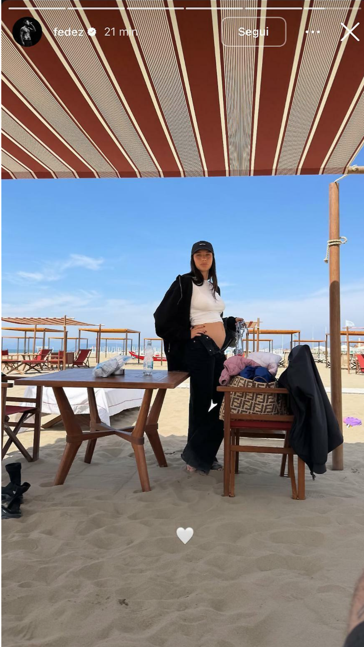 Fedez, terzo figlio in arrivo? Spunta la foto del pancione di Giulia Honegger