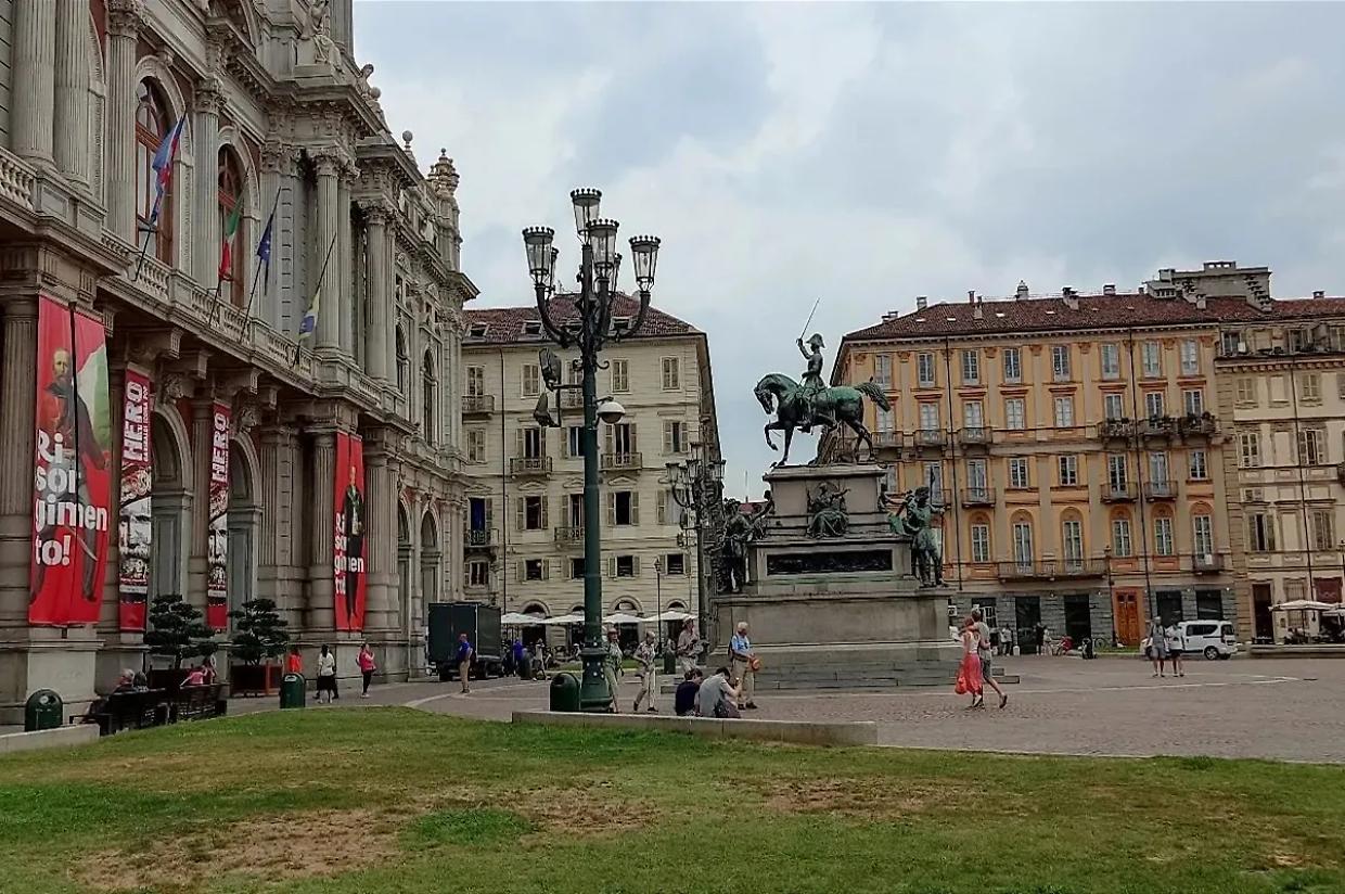 Torino, torna &ldquo;Extravaganza&rdquo; in piazza Carlo Alberto tra vintage e artigianato