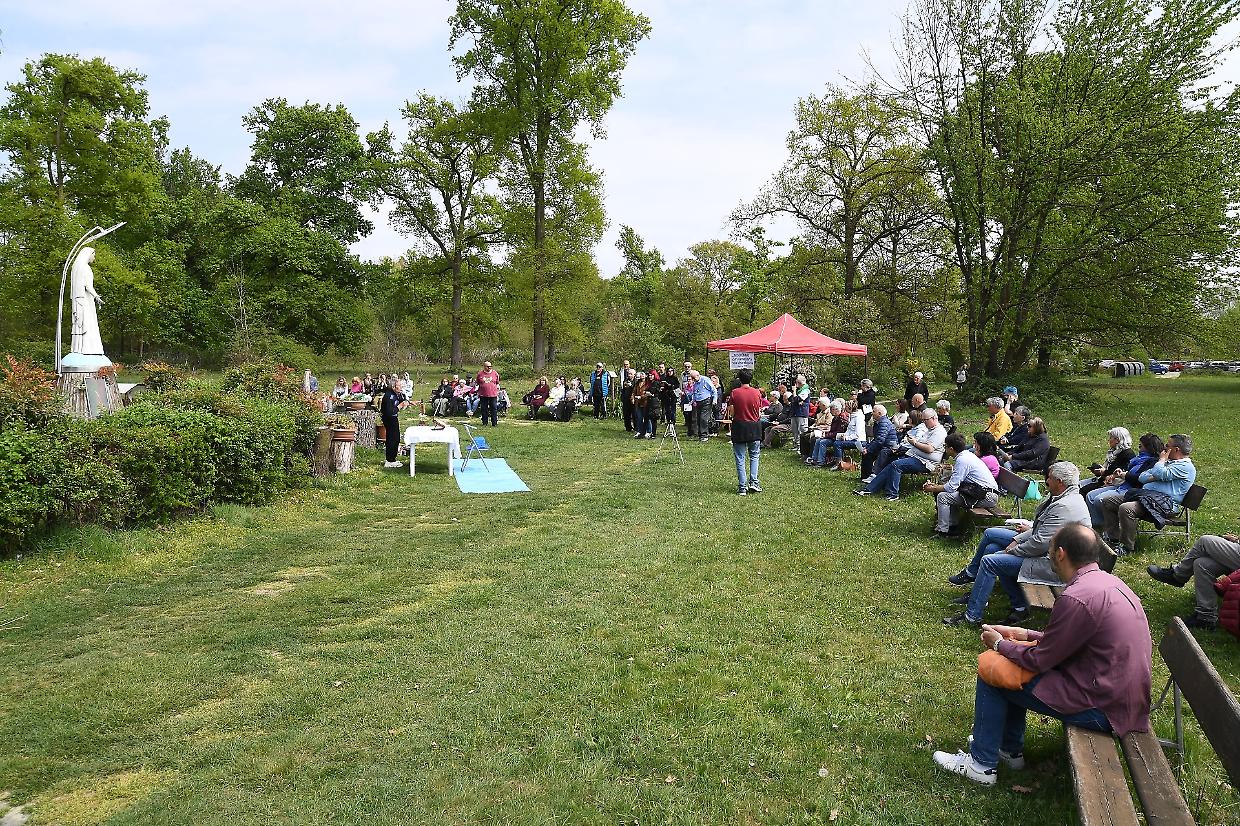 Quella Madonna contesa tra rivali : a Stupinigi la faida della preghiera