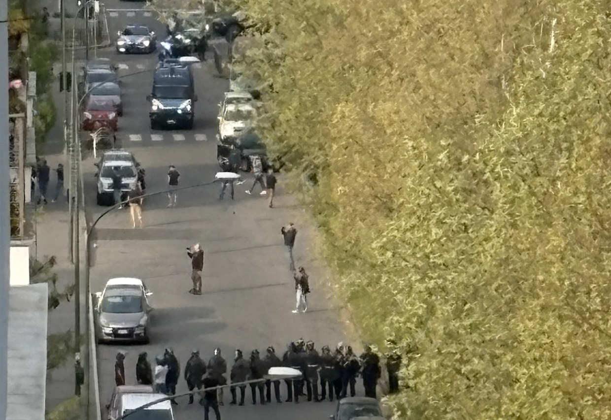 Gli scontri tra ultras in corso Unione