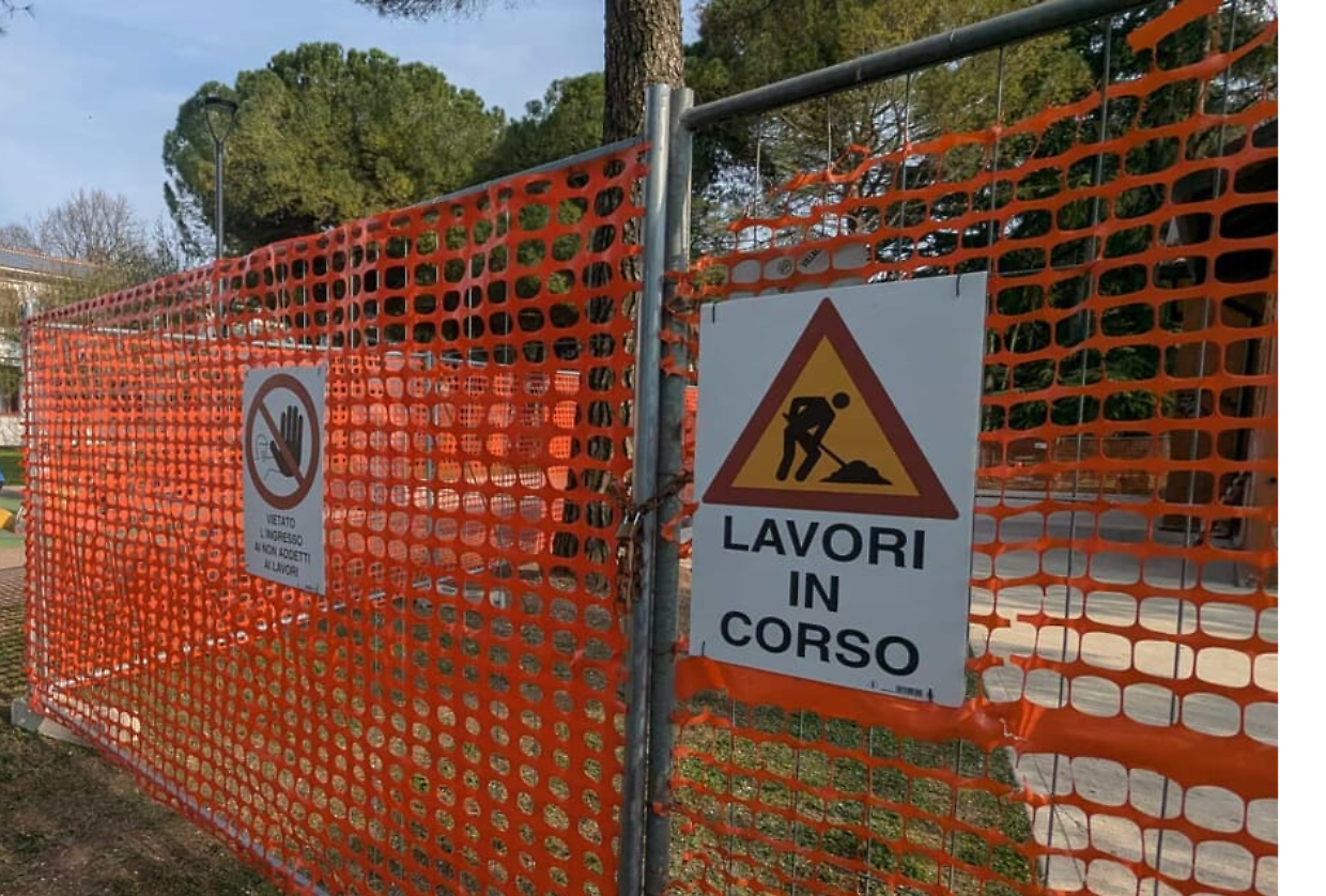 Piazza Mattirolo, il cantiere assediato: vandalismi, intrusioni e una nuova data di fine lavori