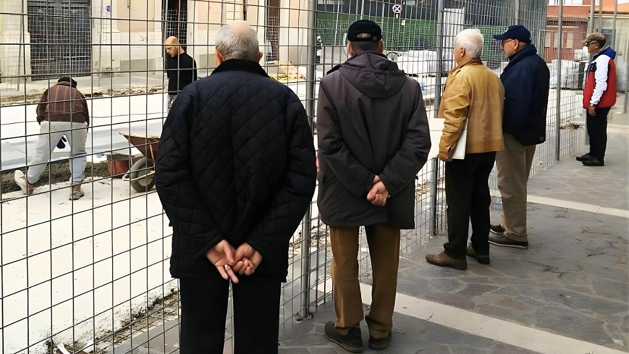 La strana idea del Comune: arruolare gli "Umarell" per monitorare i cantieri pubblici