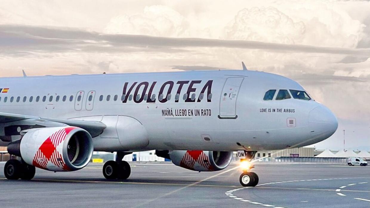 Biglietti aerei, spunta il sovrapprezzo dopo l&rsquo;acquisto: bufera su Volotea
