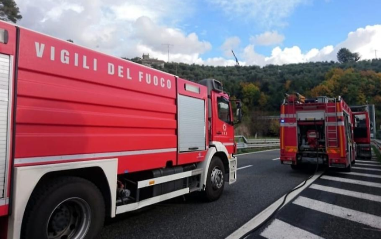 Traffico interrotto tra Torino e Pino: albero cade in carreggiata, traforo chiuso e viabilit&agrave; in tilt