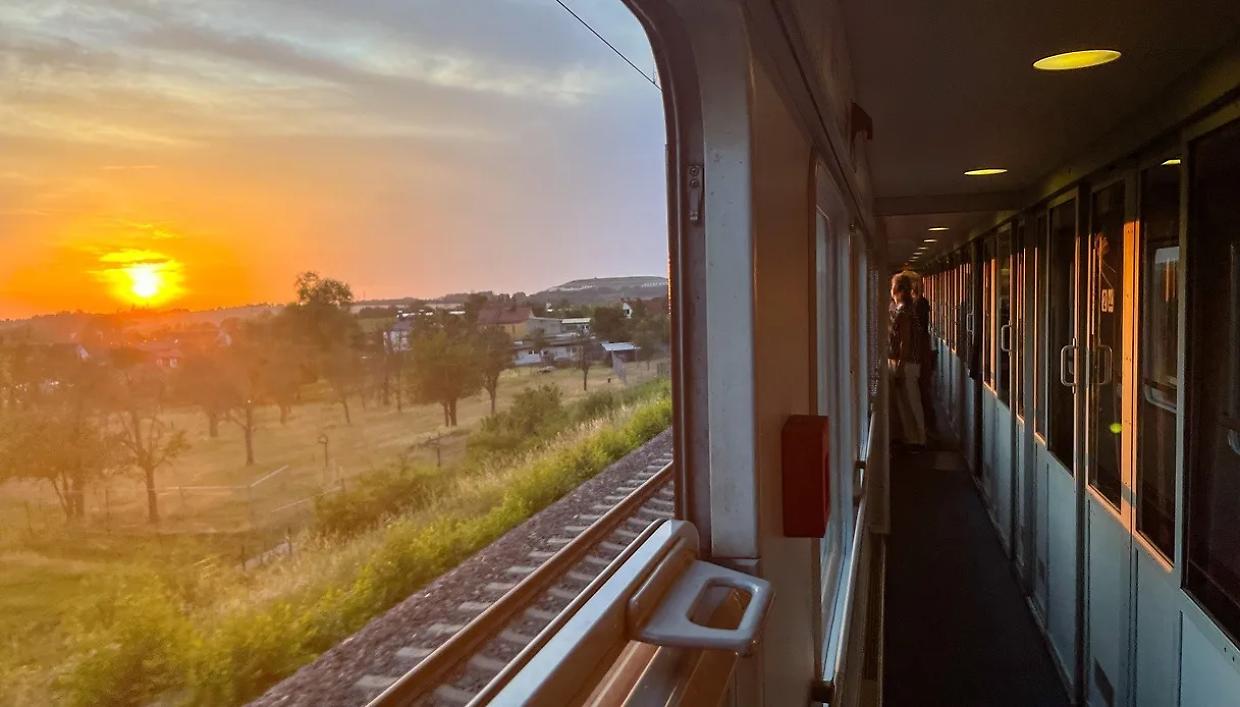 Estate 2026, tornano i treni notturni: 5 viaggi spettacolari da provare almeno una volta