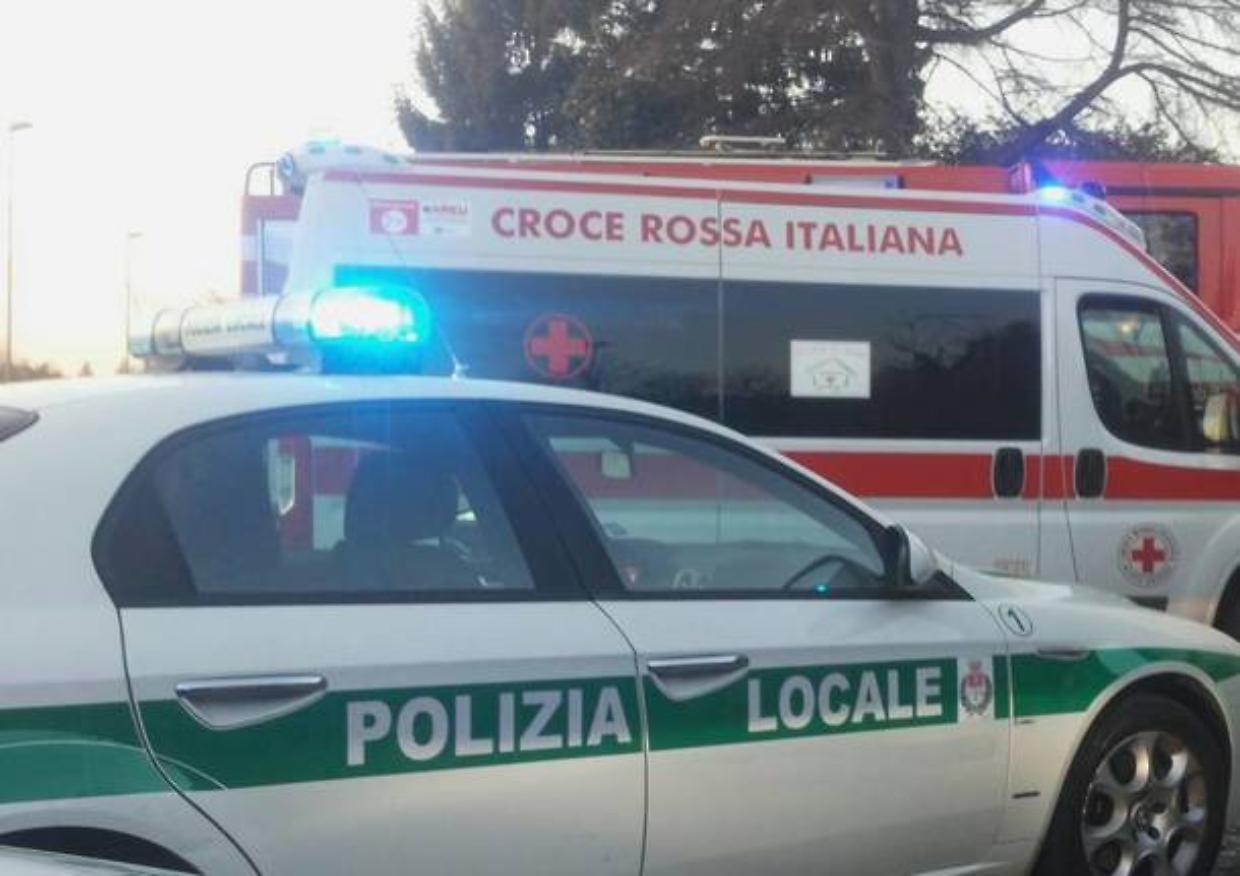 Settimo Torinese, un malore al volante e l&rsquo;auto finisce tra un palo e un edificio