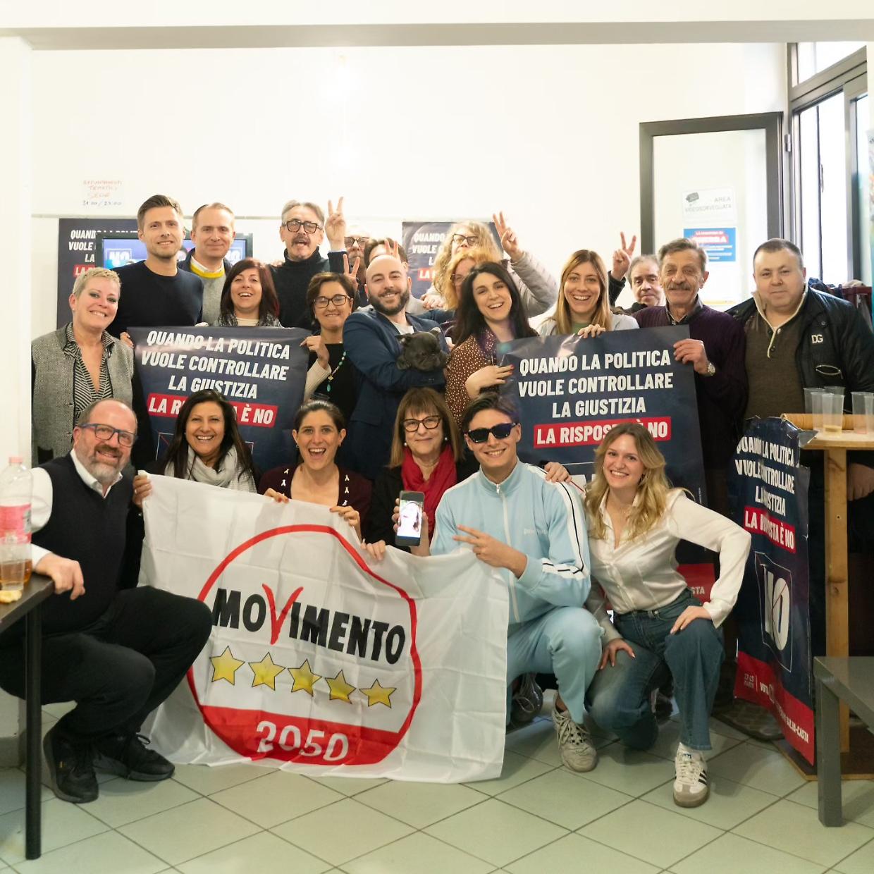 Il Movimento 5 Stelle festeggia la vittoria del "no" al referendum sulla magistratura