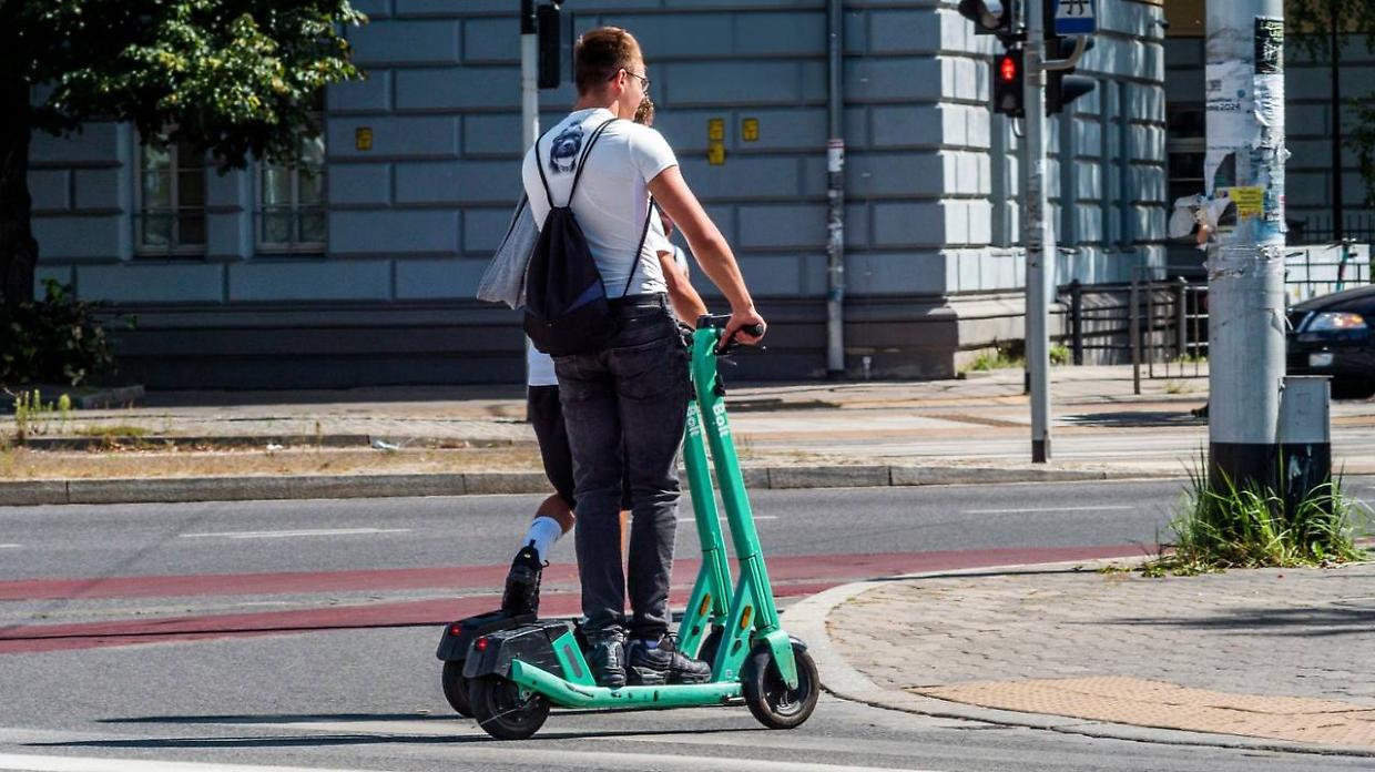 Monopattini a Torino, cambia tutto: nuove regole e multe fino a 400 euro