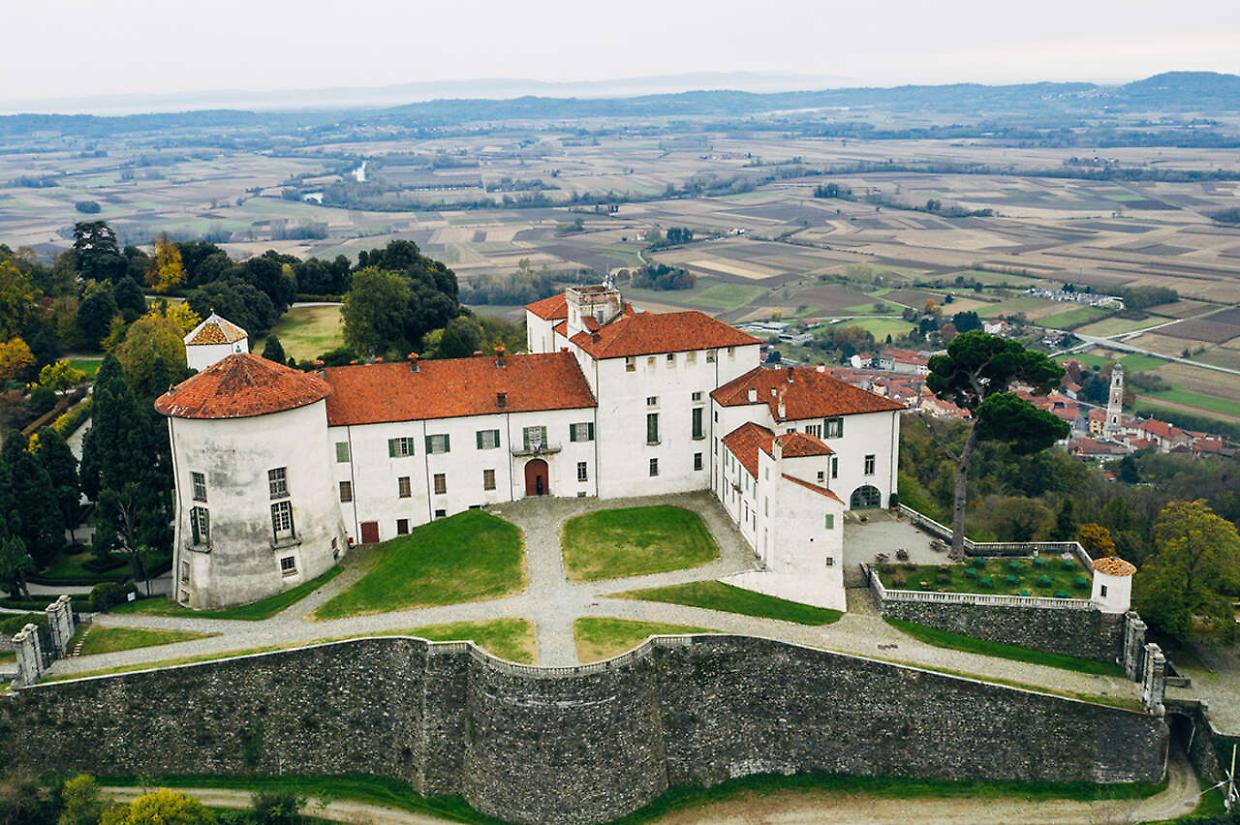 Il Castello di Masino rifiorisce, torna la "Tre Giorni per il Giardino" del FAI