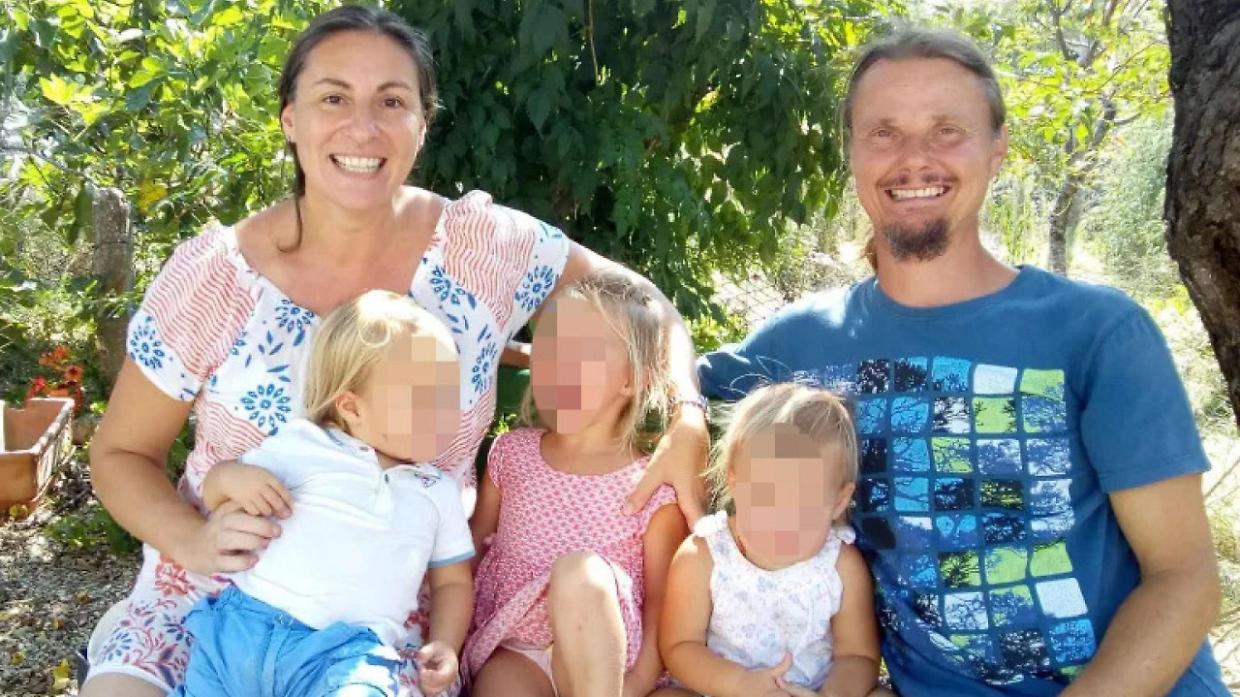 Famiglia nel bosco, la relazione degli esperti: &ldquo;Cresce il disagio psicologico dei bambini&rdquo;