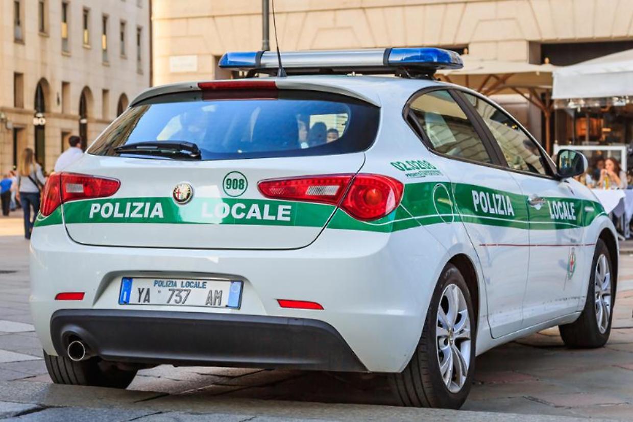 Rivoli, scontro in via Sestriere: positivo il motociclista, scatta la denuncia