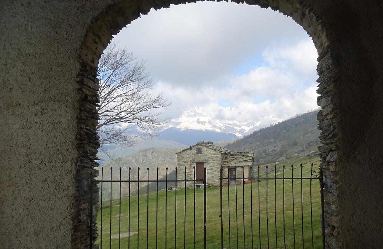 In Piemonte c'&egrave; una finestra naturale che guarda negli occhi il Re di Pietra