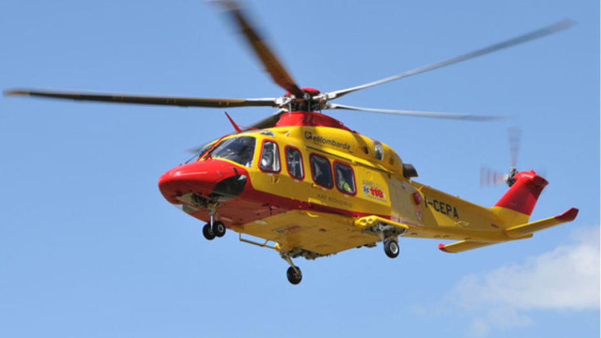 Scontro violento tra tir e moto sulla tangenziale di Asti: traffico in tilt e un ferito grave