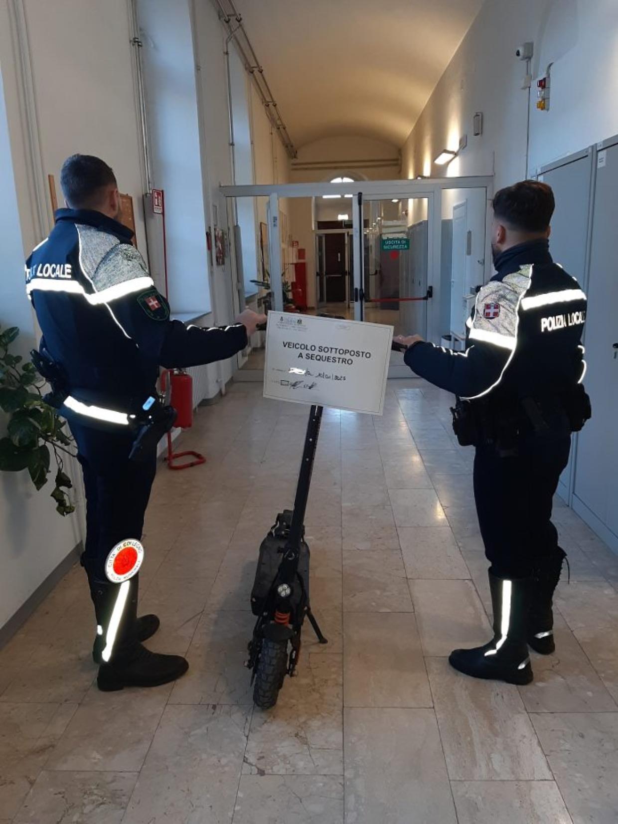 Monopattini e bici fuori legge