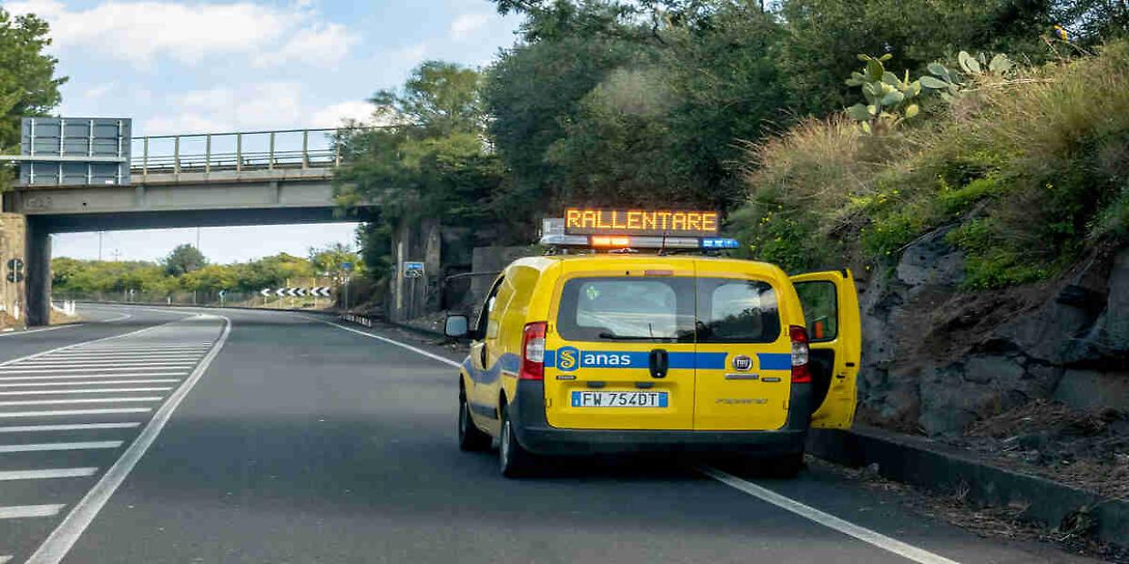 Autocisterna coinvolta in un incidente sulla SS 11: strada chiusa tra Verolengo e Rondissone