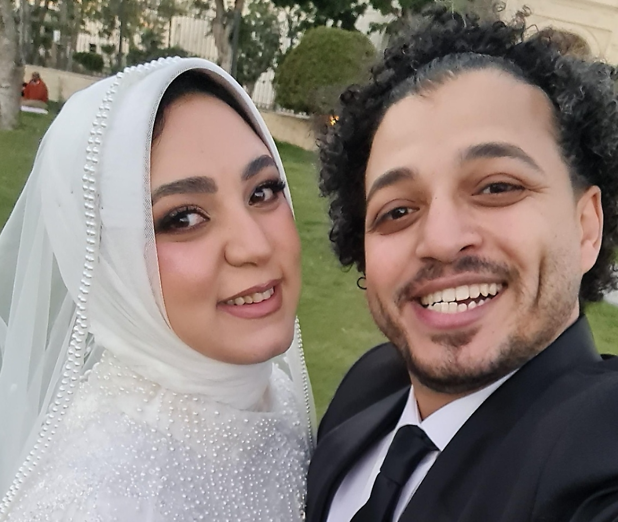 Adnan Salah Elsayed con la moglie Nourhan Aly