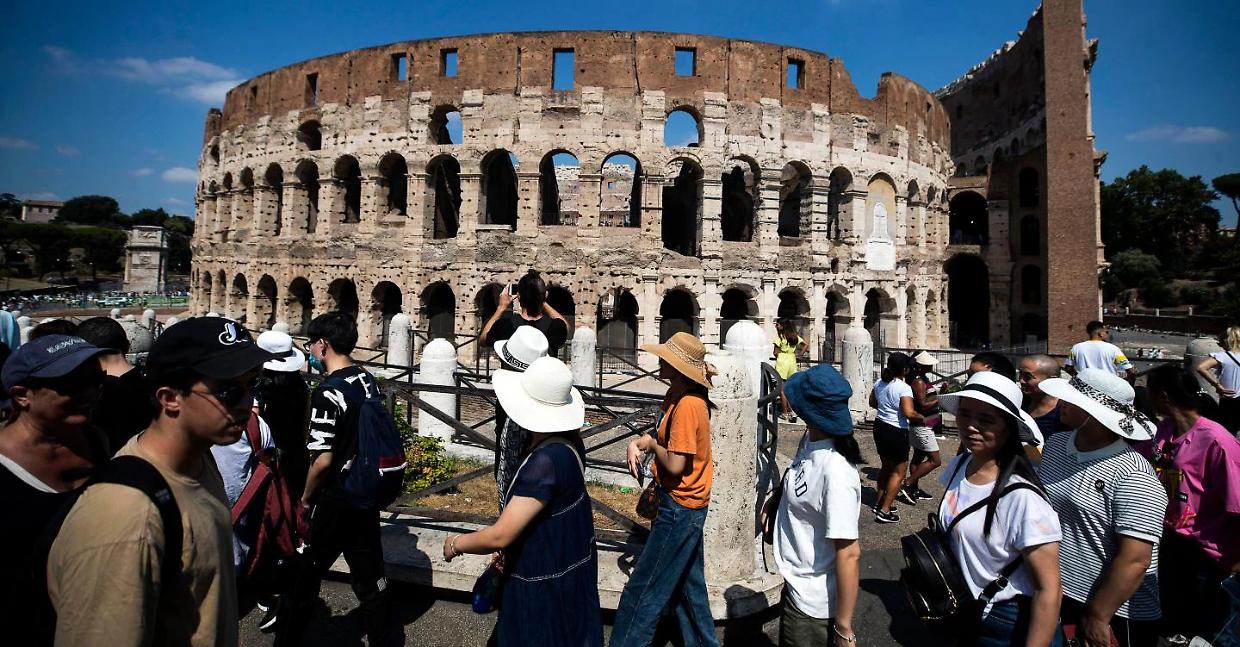 Turismo in Italia in crescita: Roma guida il rilancio del settore secondo Federalberghi