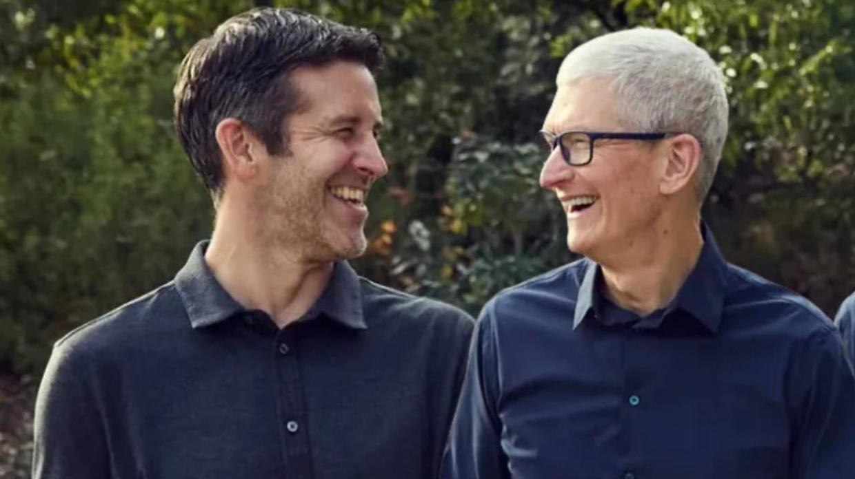 John Ternus e Tim Cook