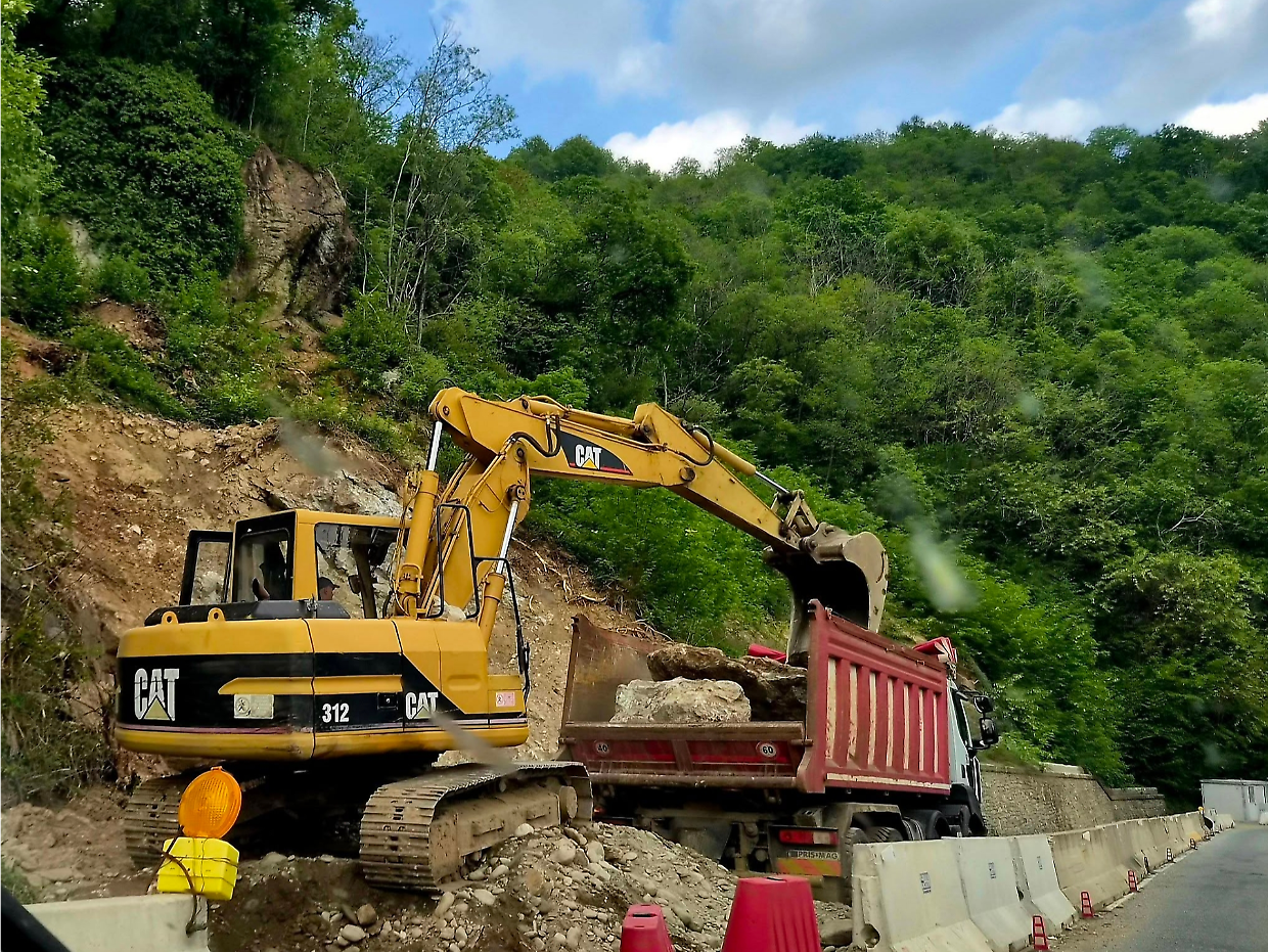 Borgofranco d&rsquo;Ivrea, la provinciale sotto osservazione: cantieri sulla Sp73 dopo la frana e sfalci su Sp70 e Sp69