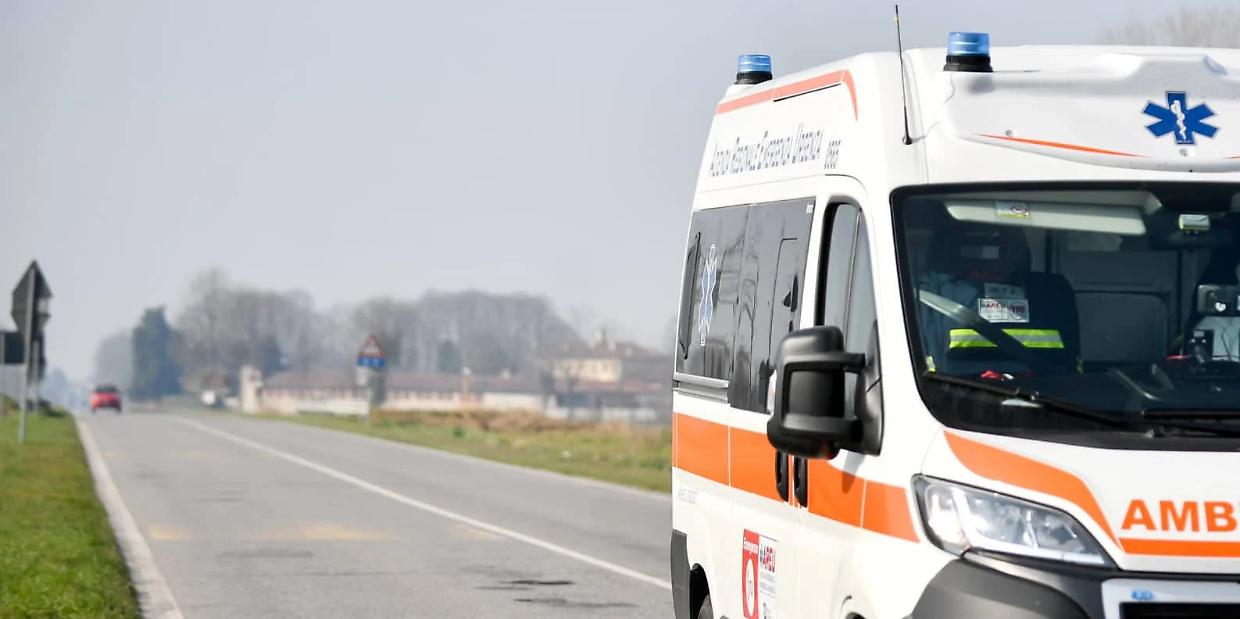Auto si ribalta all&rsquo;alba sul raccordo Torino-Caselle: paura a Borgaro, traffico in tilt per ore