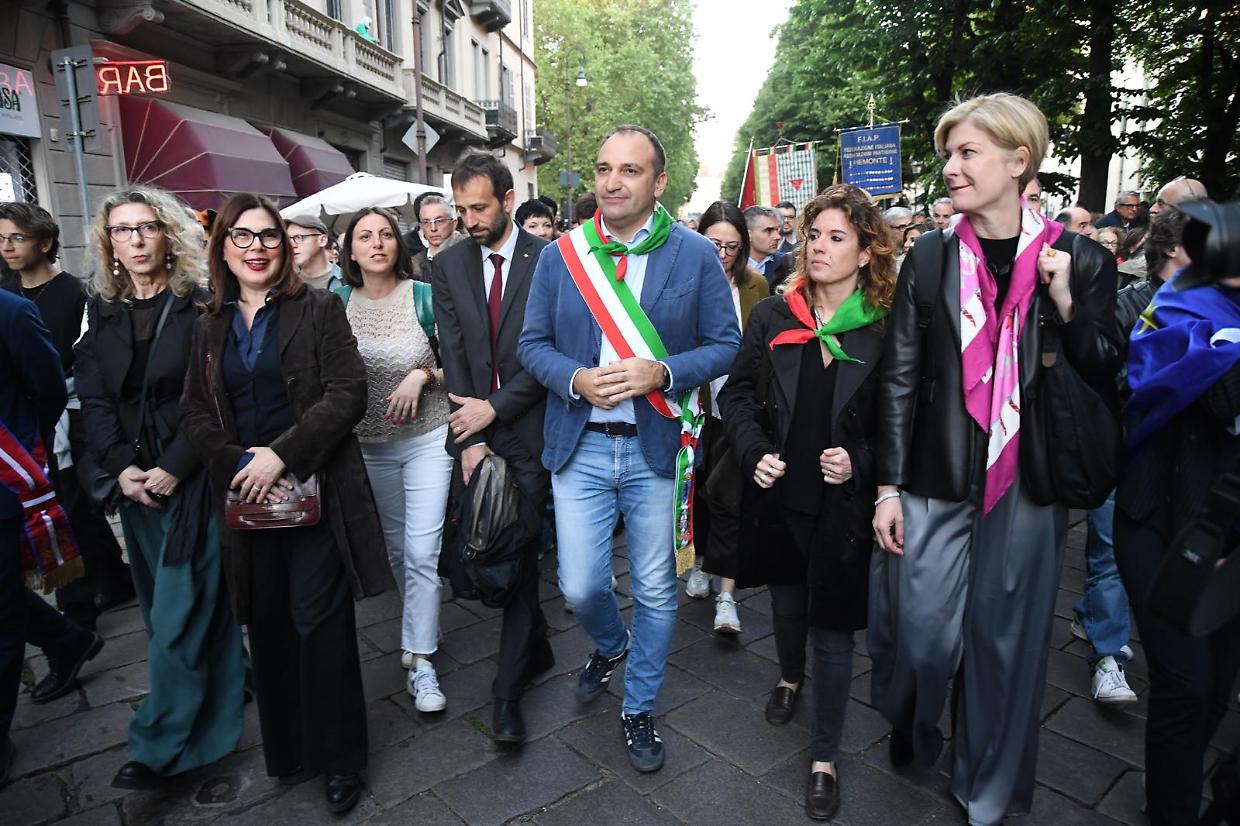 La fiaccolata &egrave; partita da piazza Arbarello (in foto il sindaco Lo Russo)