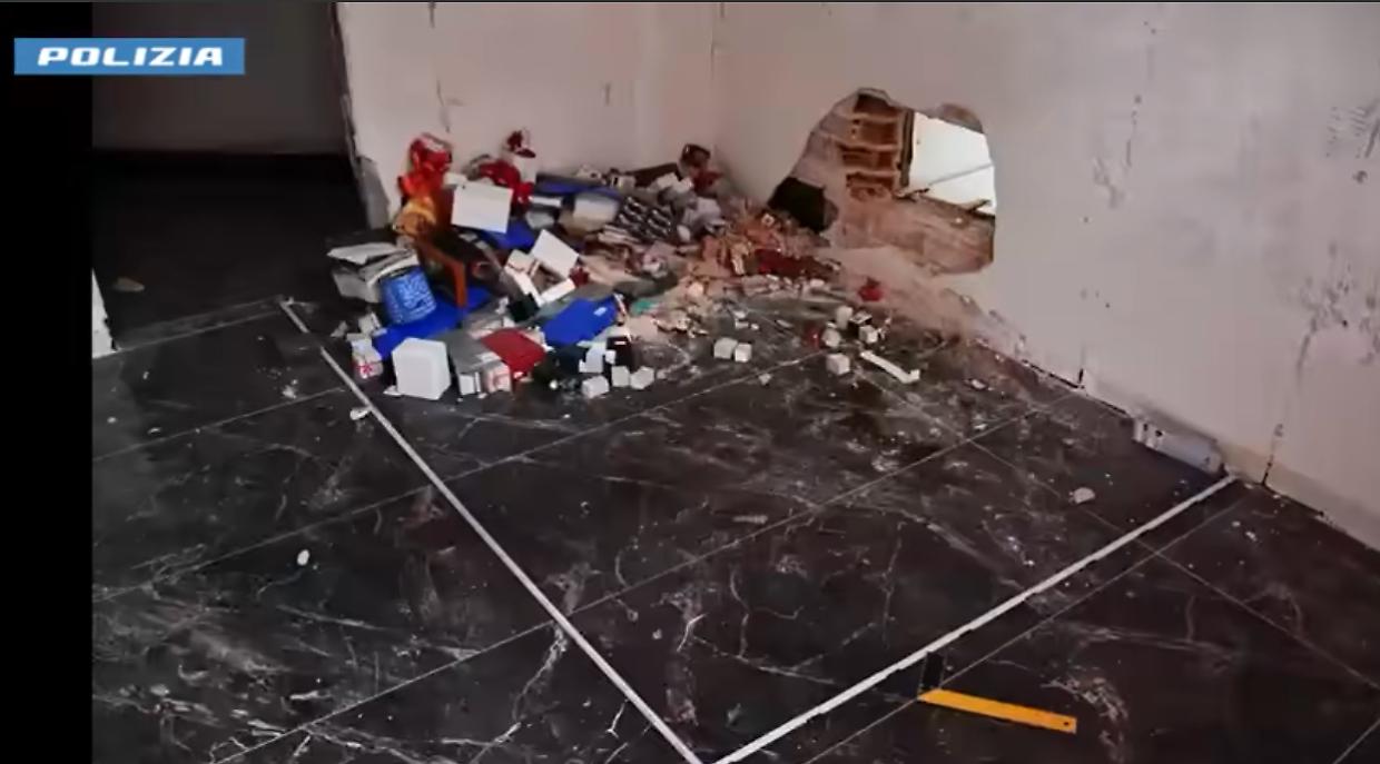 Il buco praticato nel muro