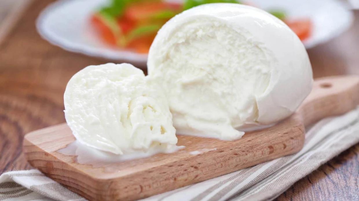 Mozzarella richiamata dai supermercati: errore sulla scadenza, attenzione alle confezioni