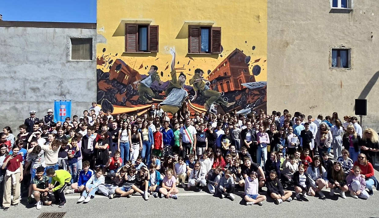 Nole, il murale dei Tre Partigiani torna a splendere: la memoria affidata ai ragazzi