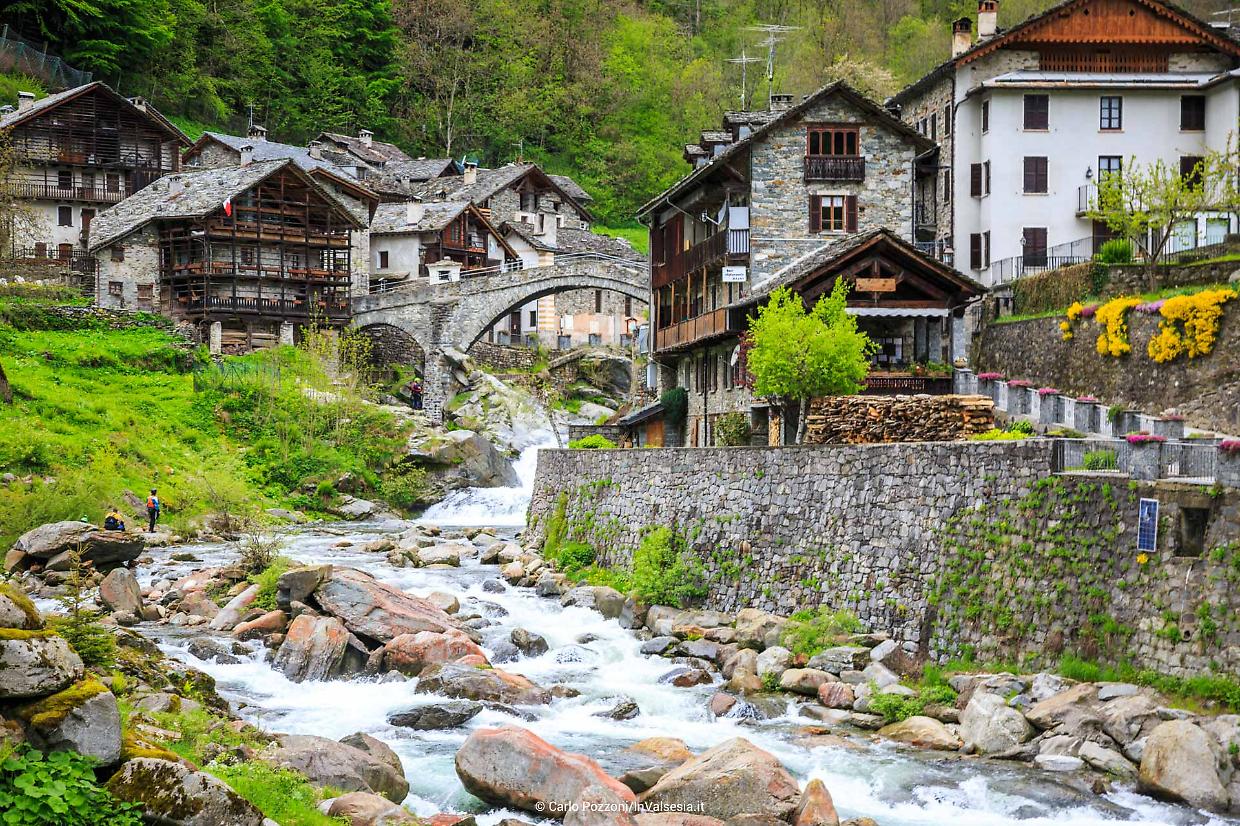 Il borgo &ldquo;sospeso sull&rsquo;acqua&rdquo; in Piemonte che in pochi conoscono: si chiama Rassa