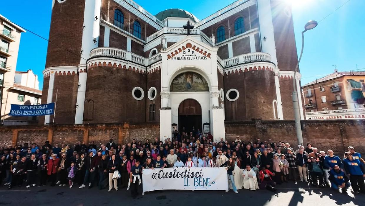 Barriera di Milano, inaugurato il nuovo campetto dell'oratorio Maria Regina della Pace: &laquo;Un potere calamita per i ragazzi&raquo;