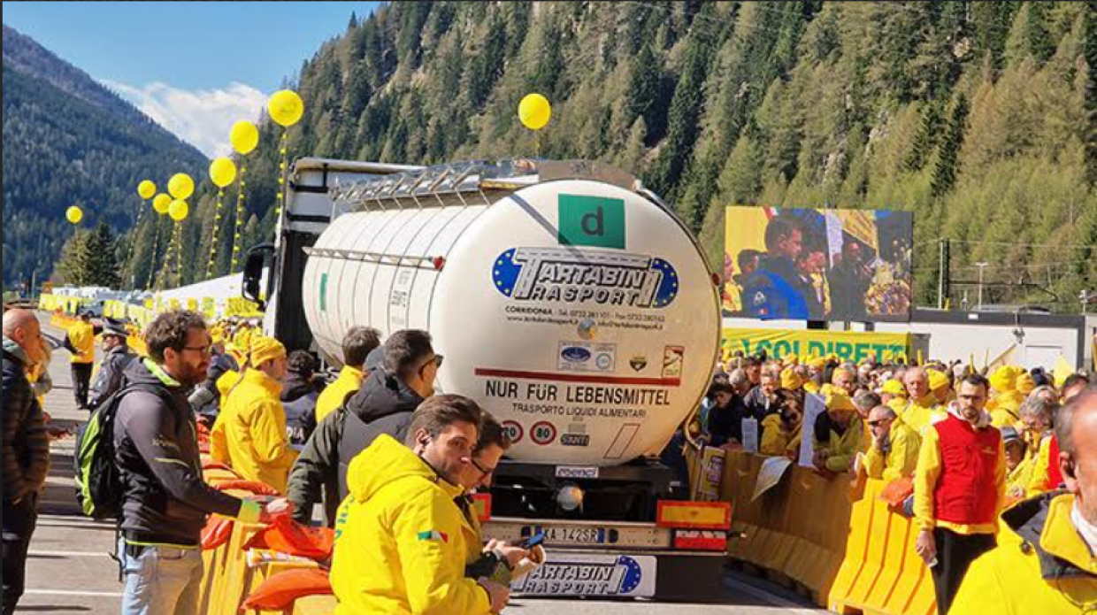 Invaso il valico del Brennero: "No al falso Made in Italy"