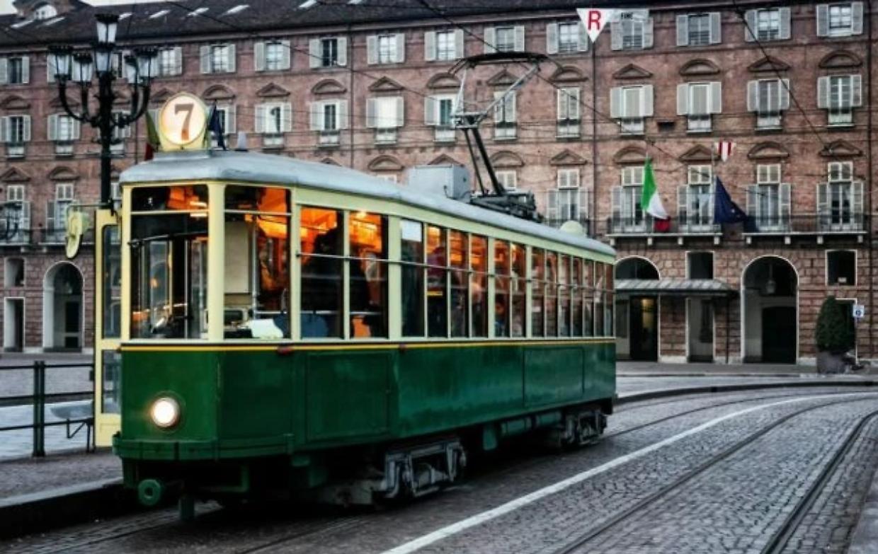 Torna il fascino dei tram storici: un viaggio sui &ldquo;binari della memoria&rdquo;
