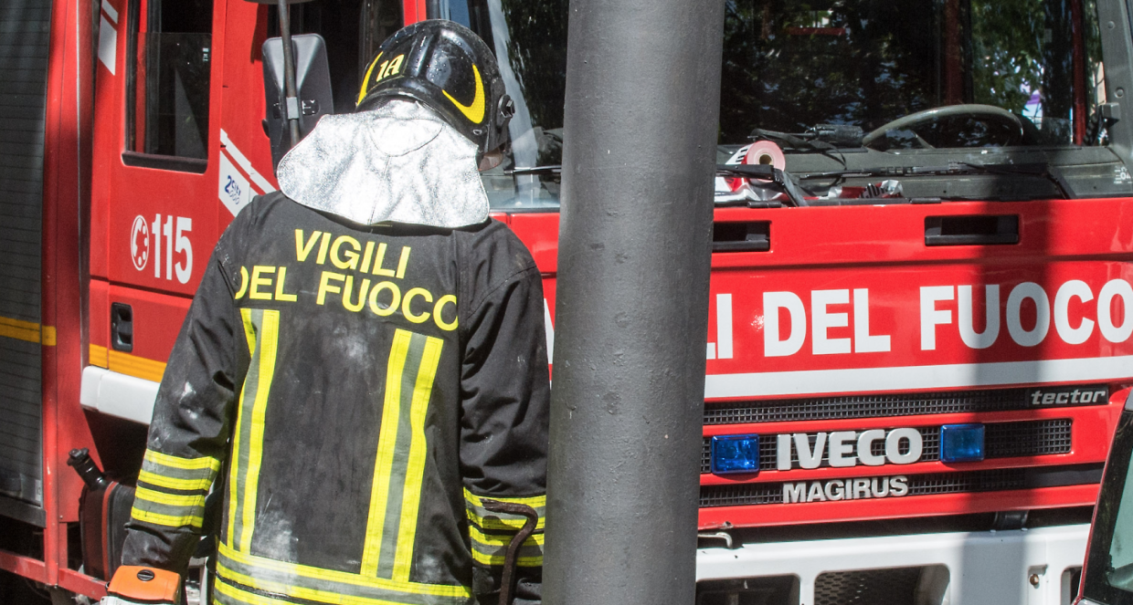 Feletto, allarme alla mensa della scuola: un elettrodomestico fuma, evacuati i bambini