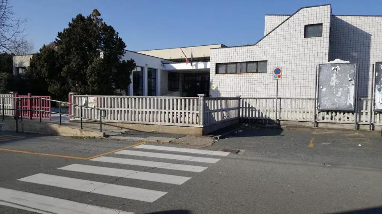 Caselle Torinese, paura per una studentessa di 13 anni: scappa da scuola e si rifugia nel bosco