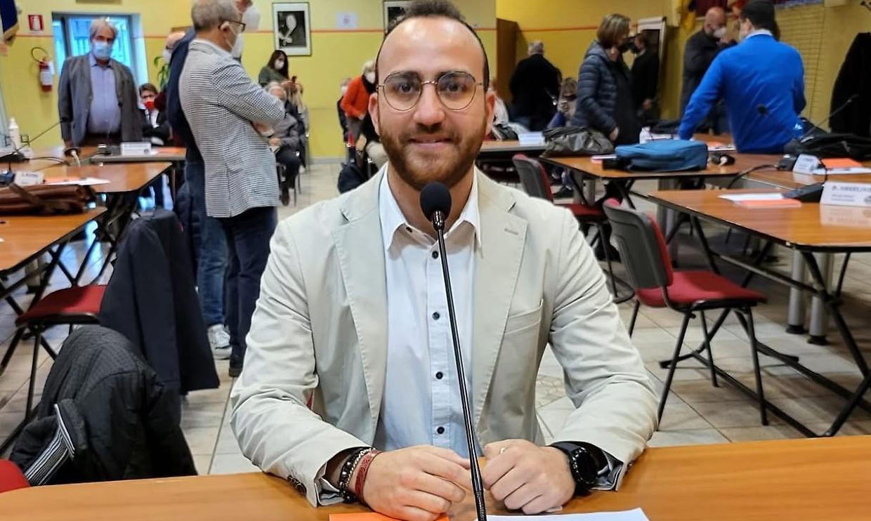 Insulti omofobi sotto il post sul 25 aprile, consigliere nel mirino degli haters