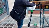 «Inciampiamo e ci insultano pure» La città-trappola per i non vedenti
