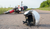 Moto contro auto nell'area industriale, nell'incidente muore un motociclista di 32 anni